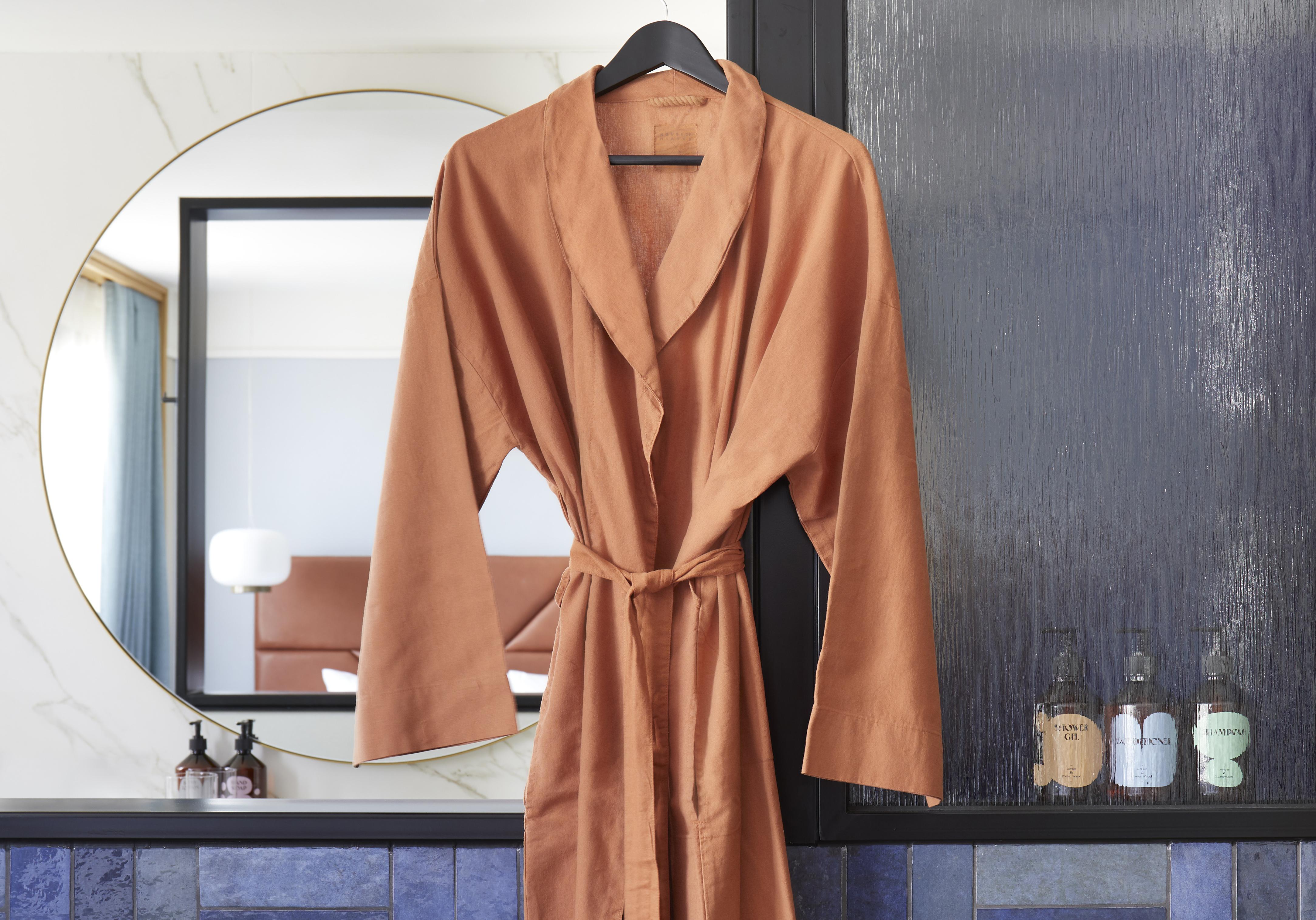 Kimpton Vividora Hotel By Ihg Barcelona Ngoại thất bức ảnh A bathrobe