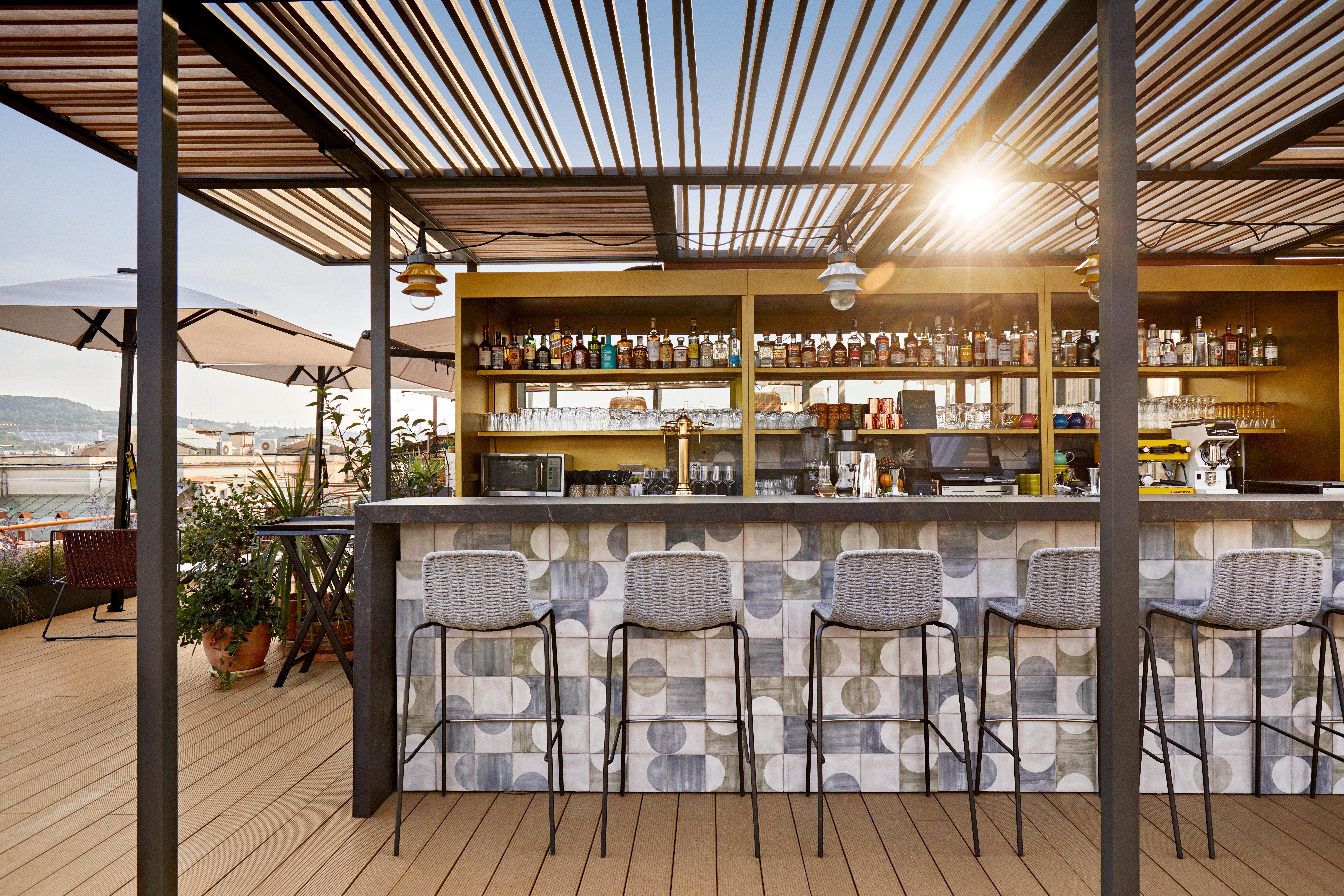 Kimpton Vividora Hotel By Ihg Barcelona Ngoại thất bức ảnh The rooftop bar at the hotel